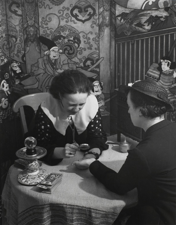 A fortuneteller in her wagon, Boulevard Saint-Jacques