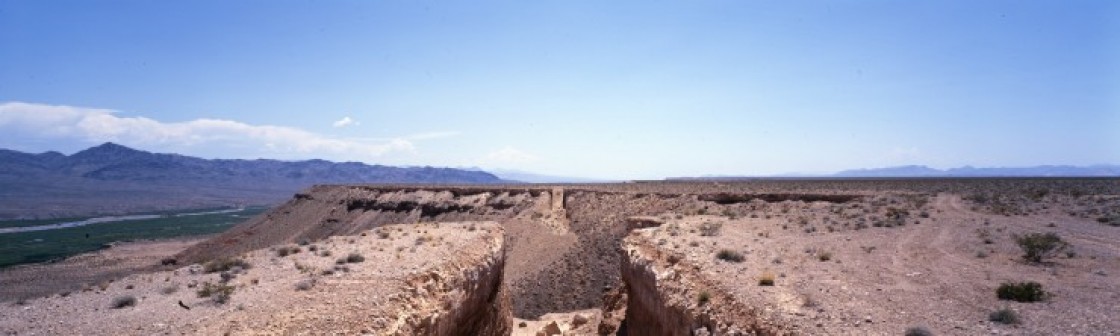 Michael Heizer, Double Negative (1969) • MOCA